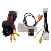 Bakkamera Dacia (nummerpladelys) med tilslutningskabler og adaptere til installation.