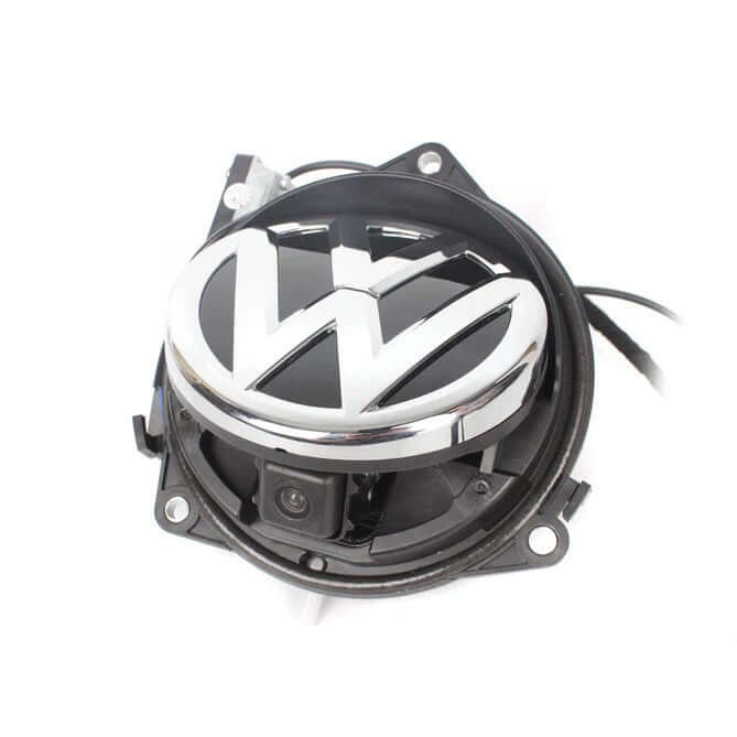 VW Golf 7 - câmara de marcha-atrás no emblema – Carmediaeurope.com