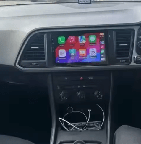 Seat Ateca 16-21 - 9" radio met Apple CarPlay en Android Auto, gemonteerd in het dashboard van de auto.